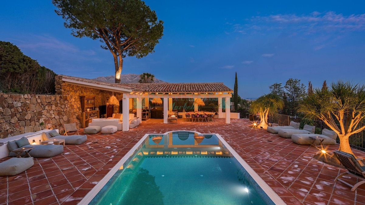 Villa en venta en El Madroñal, Benahavis