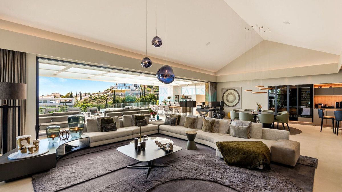 Villa for sale in Benahavis