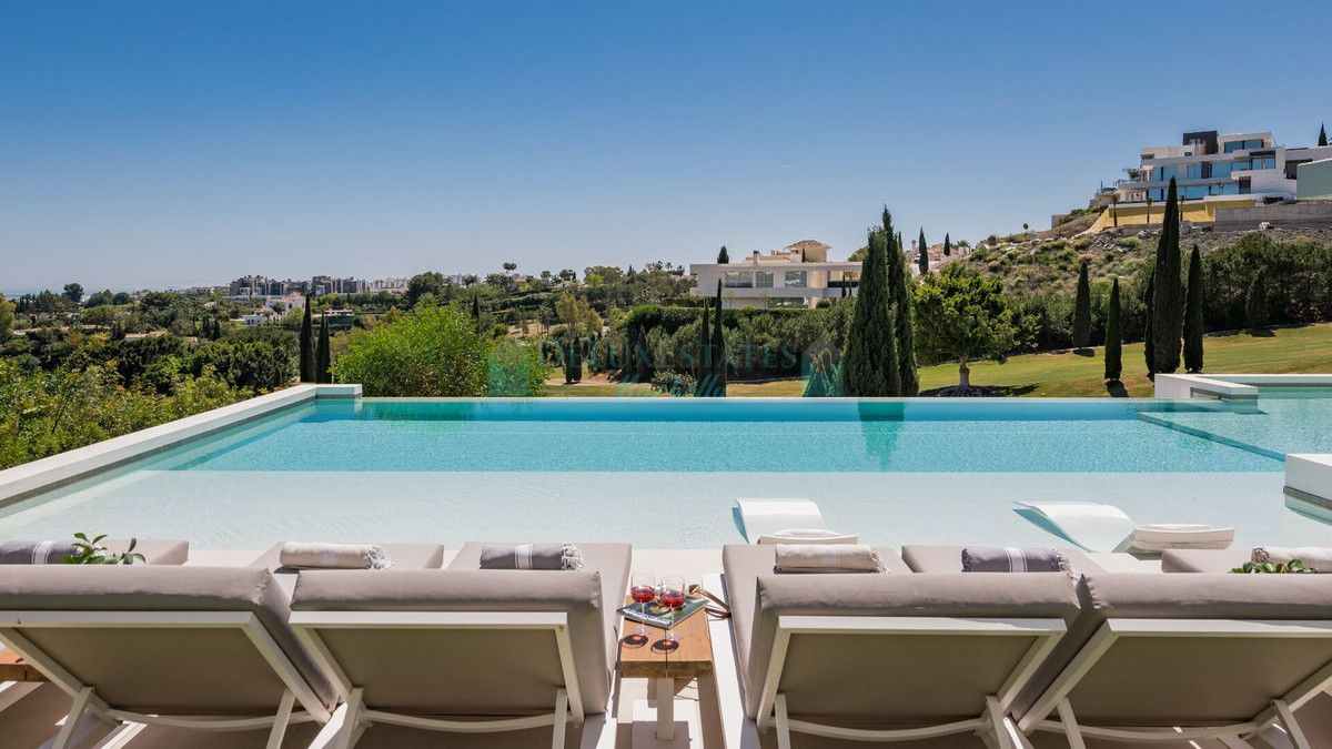 Villa for sale in Benahavis