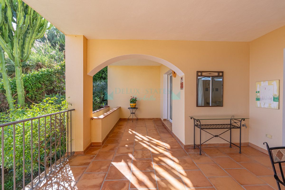 Apartamento en venta en Benahavis