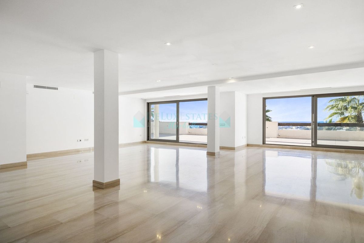 Apartment for sale in Benahavis