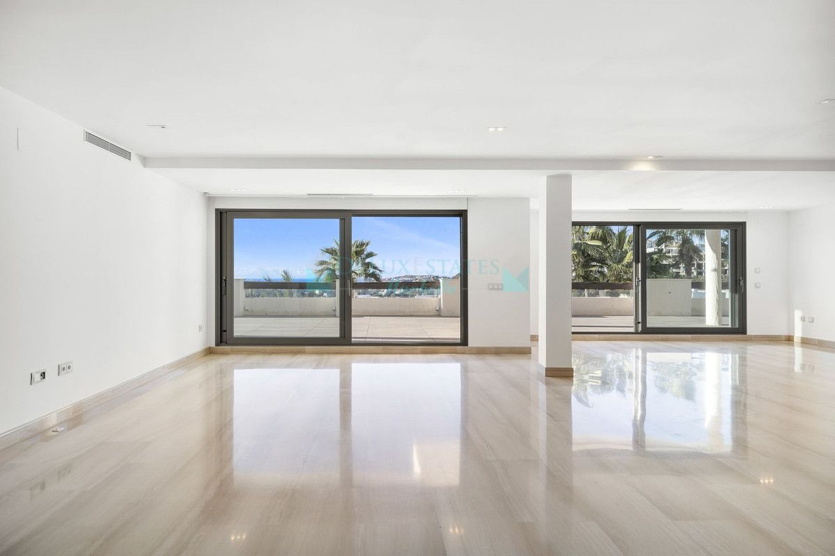 Apartment for sale in Benahavis