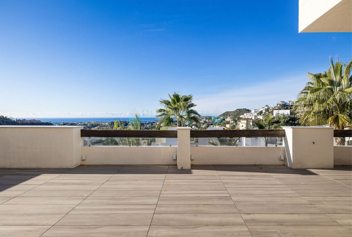 Apartment for sale in Benahavis