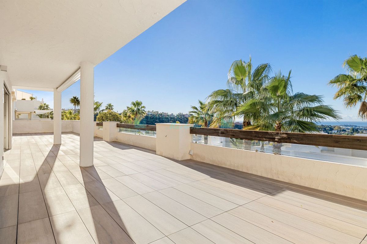 Apartment for sale in Benahavis