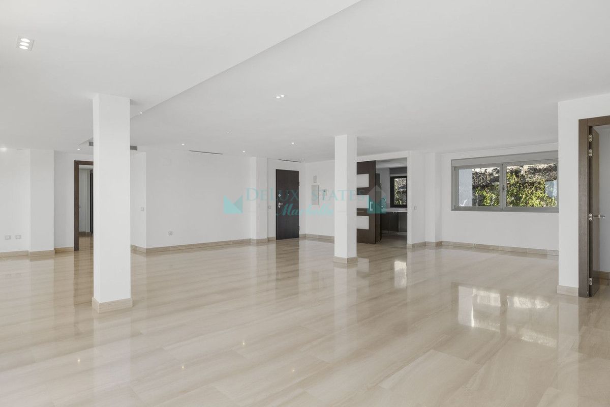 Apartment for sale in Benahavis