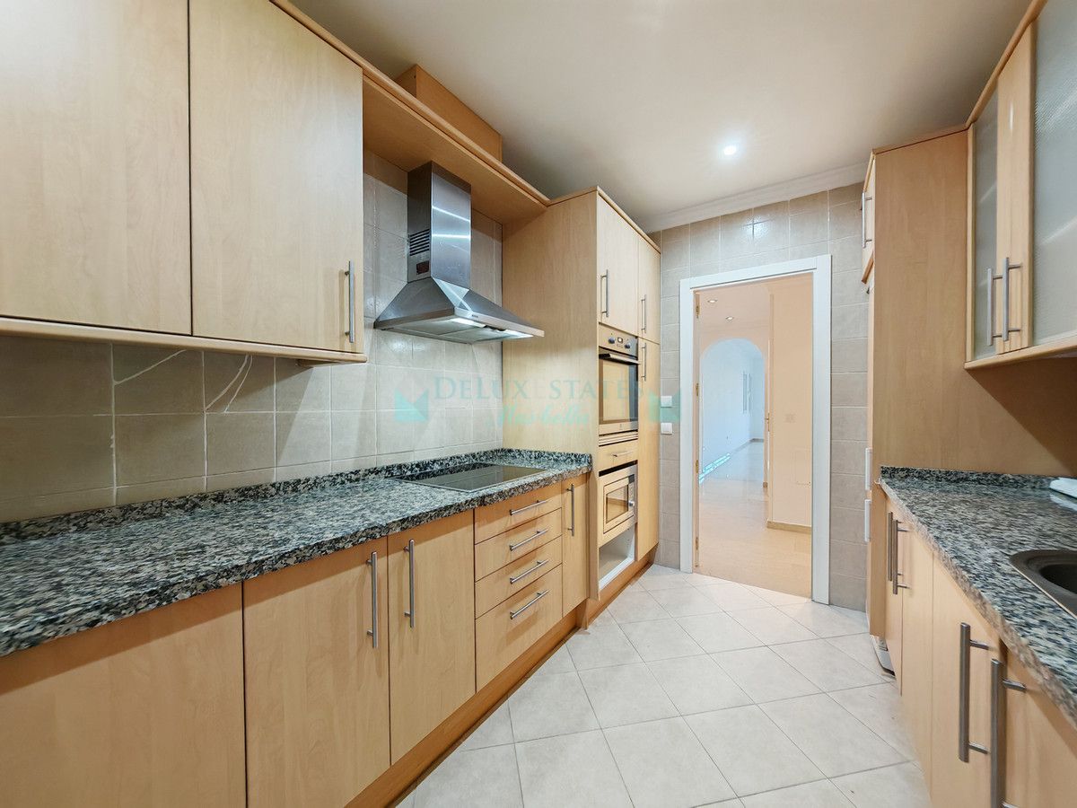 Apartment for sale in Elviria, Marbella East