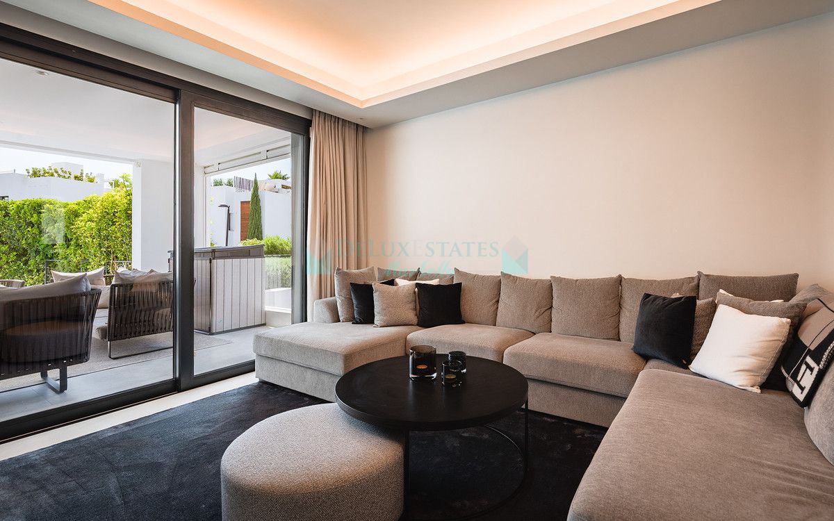 Villa for sale in Nueva Andalucia