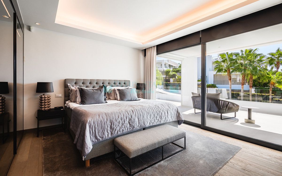 Villa for sale in Nueva Andalucia