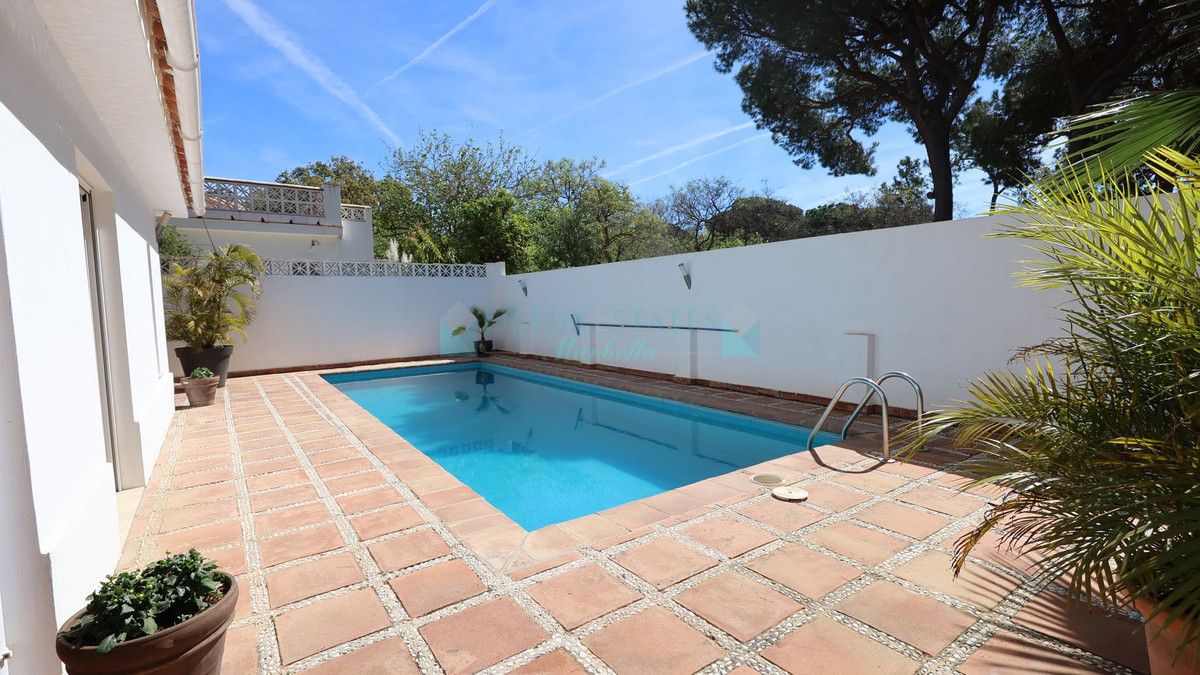Villa for sale in El Rosario, Marbella East