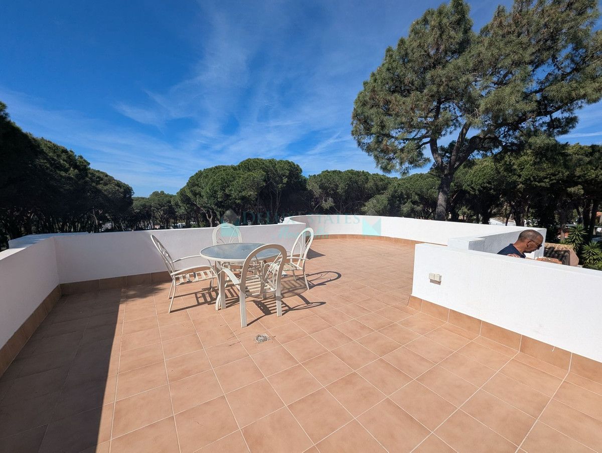 Villa for sale in El Rosario, Marbella East