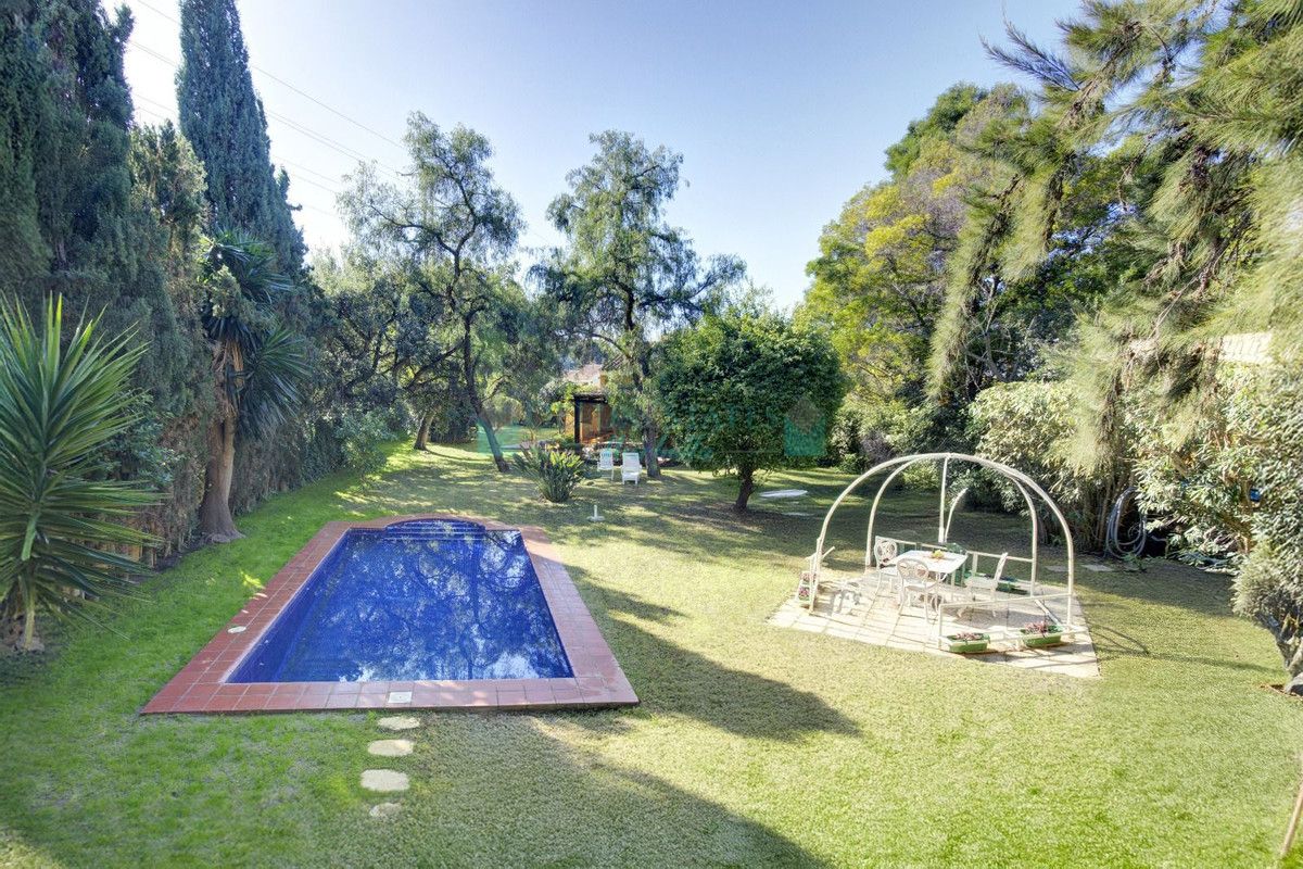 Villa for sale in El Rosario, Marbella East