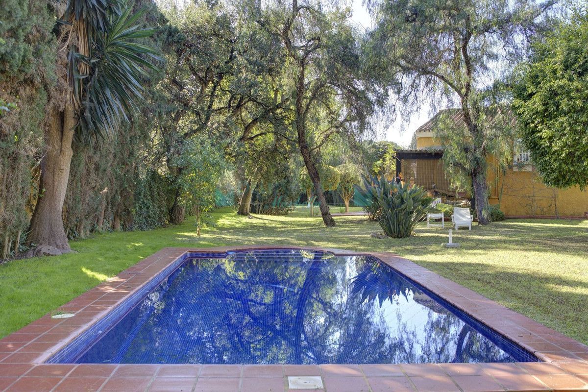Villa for sale in El Rosario, Marbella East