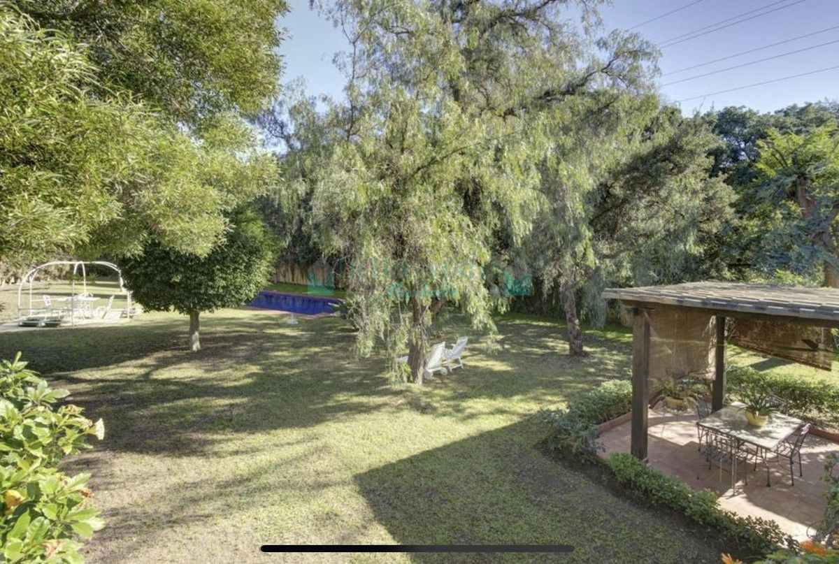 Villa for sale in El Rosario, Marbella East