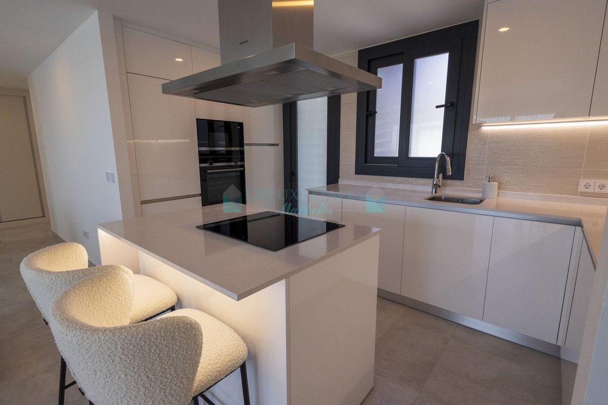 Apartamento en alquiler en Atalaya, Estepona