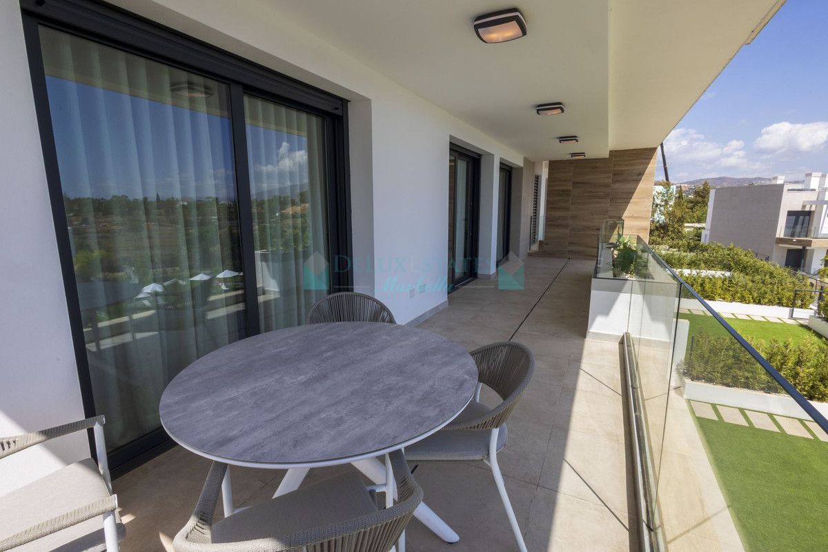 Apartamento en alquiler en Atalaya, Estepona