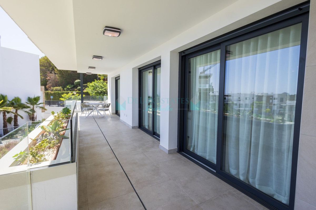 Apartamento en alquiler en Atalaya, Estepona