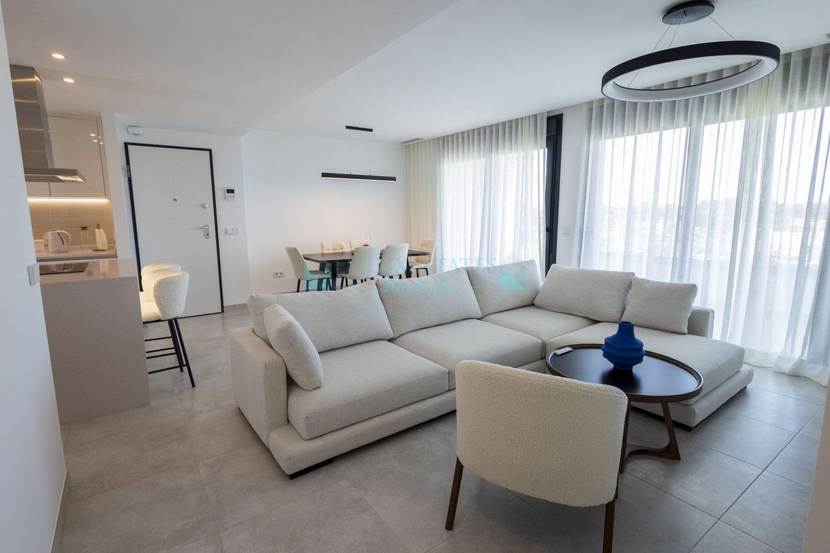 Apartamento en alquiler en Atalaya, Estepona