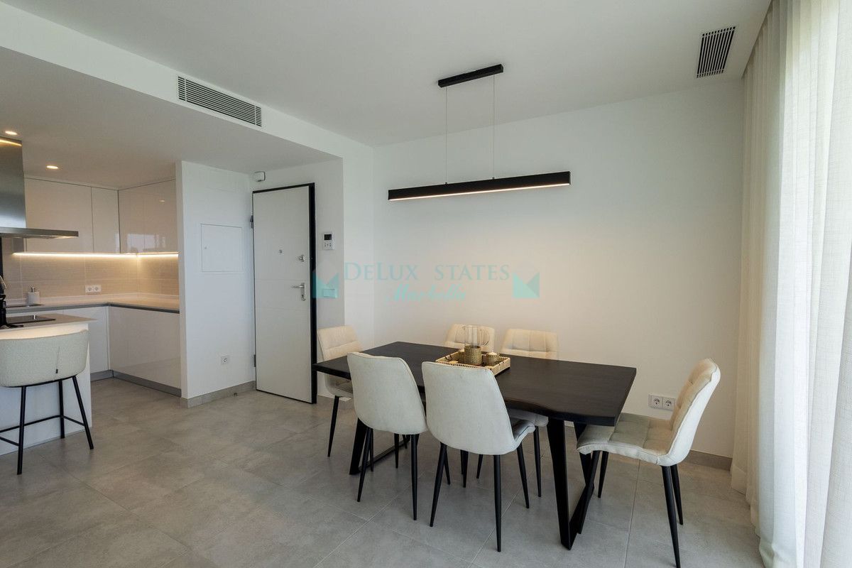 Apartamento en alquiler en Atalaya, Estepona