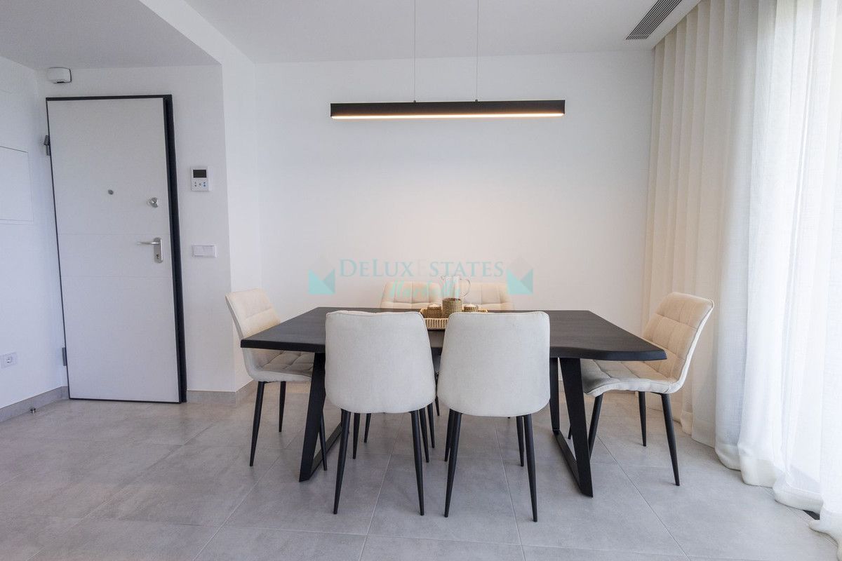 Apartamento en alquiler en Atalaya, Estepona