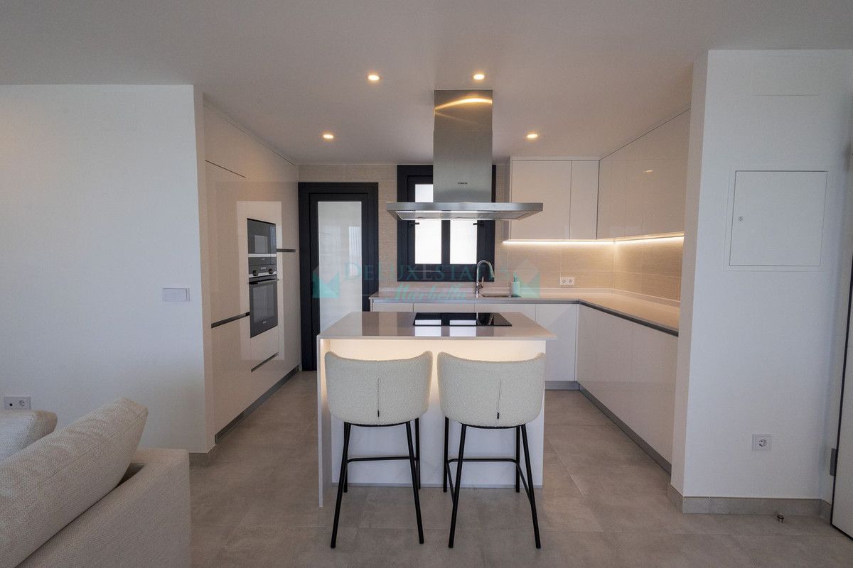Apartamento en alquiler en Atalaya, Estepona