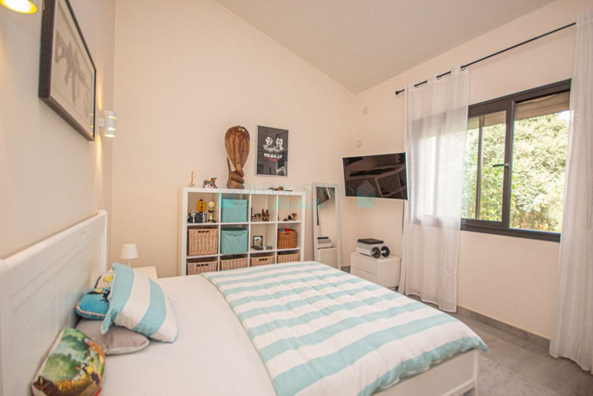 Villa for sale in La Mairena, Marbella East