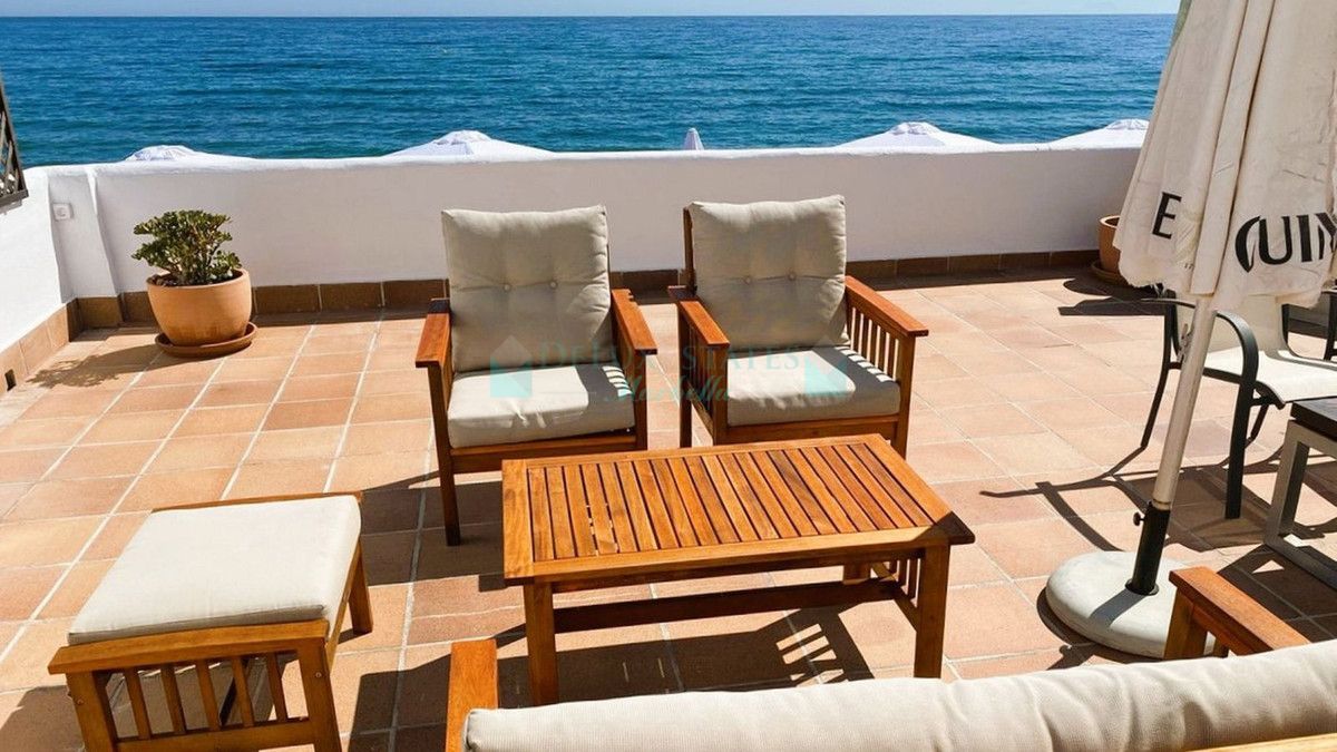 Villa for sale in Estepona