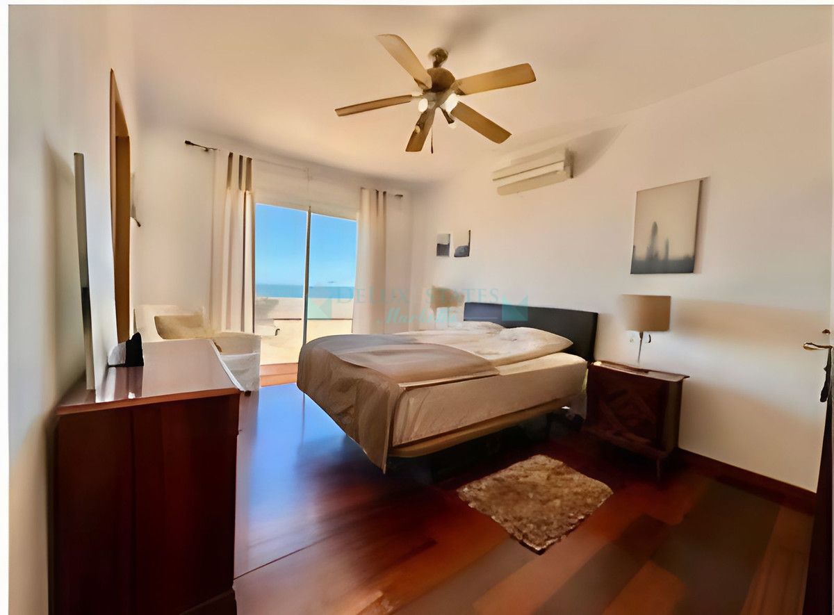 Villa for sale in Estepona