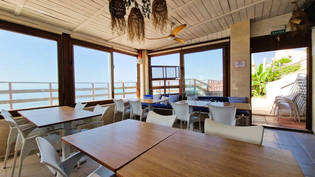 Villa for sale in Estepona