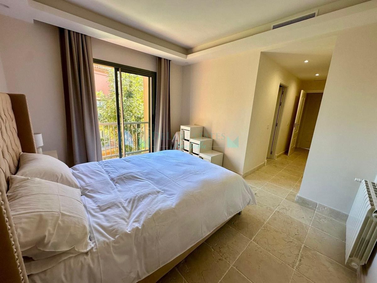 Penthouse for sale in Los Flamingos, Benahavis