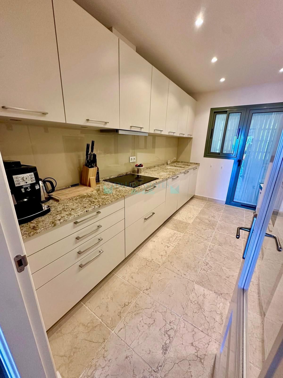 Penthouse for sale in Los Flamingos, Benahavis