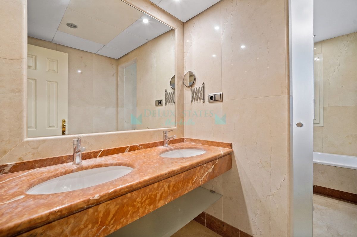 Ground Floor Apartment for sale in Marbella Golden Mile