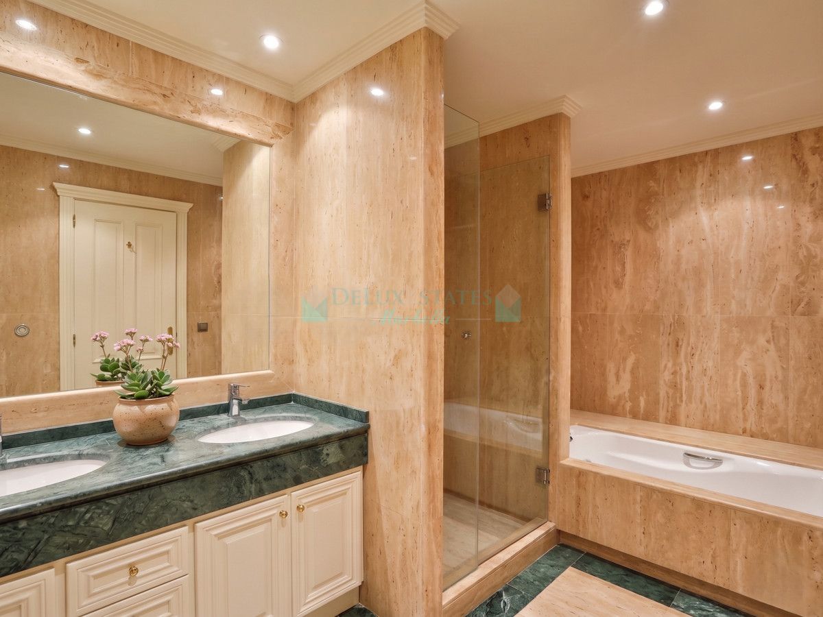 Ground Floor Apartment for sale in Marbella Golden Mile