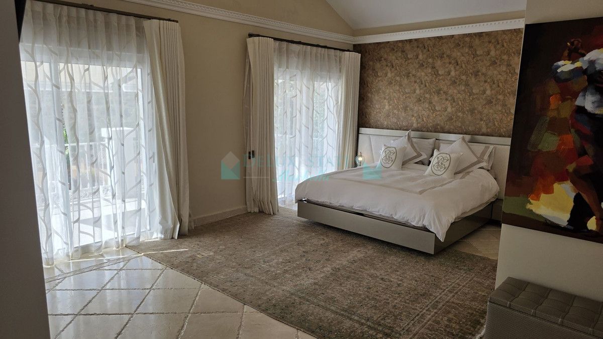Villa for sale in Benahavis