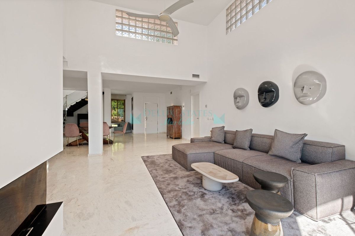 Penthouse for sale in La Mairena, Marbella East