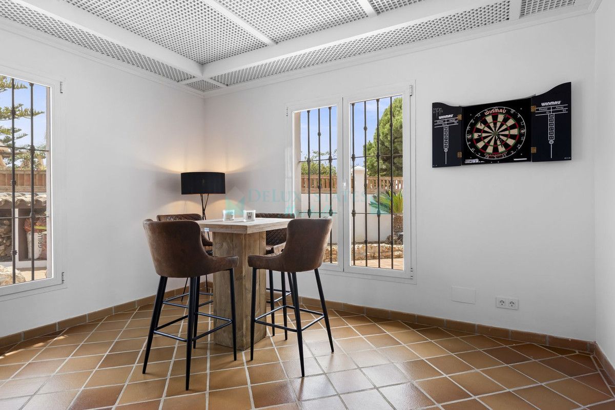 Villa for sale in Las Chapas, Marbella East