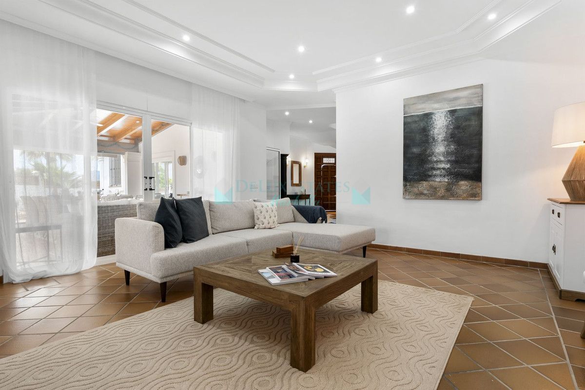 Villa for sale in Las Chapas, Marbella East