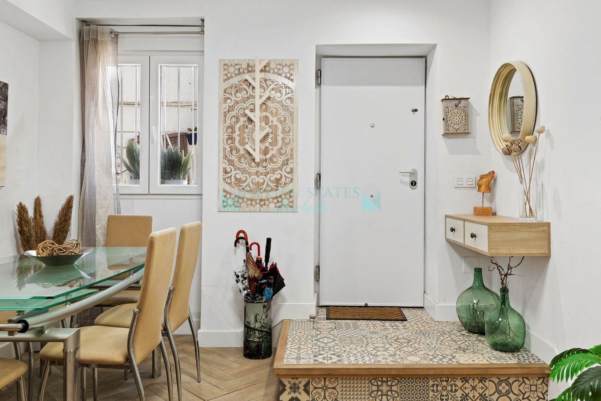 Villa for sale in Estepona