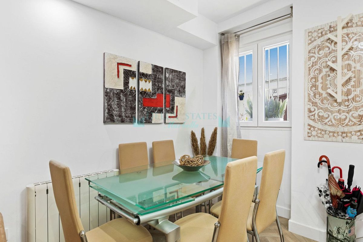 Villa for sale in Estepona