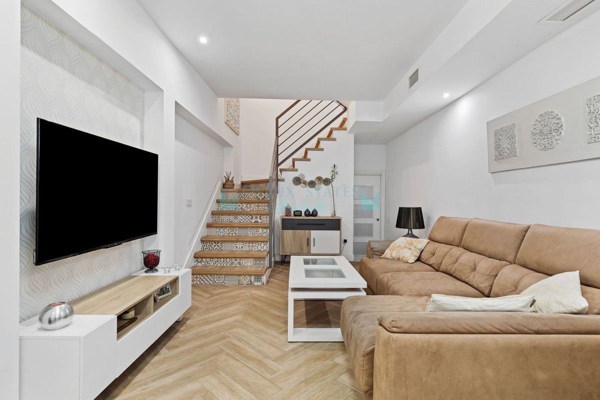 Villa for sale in Estepona