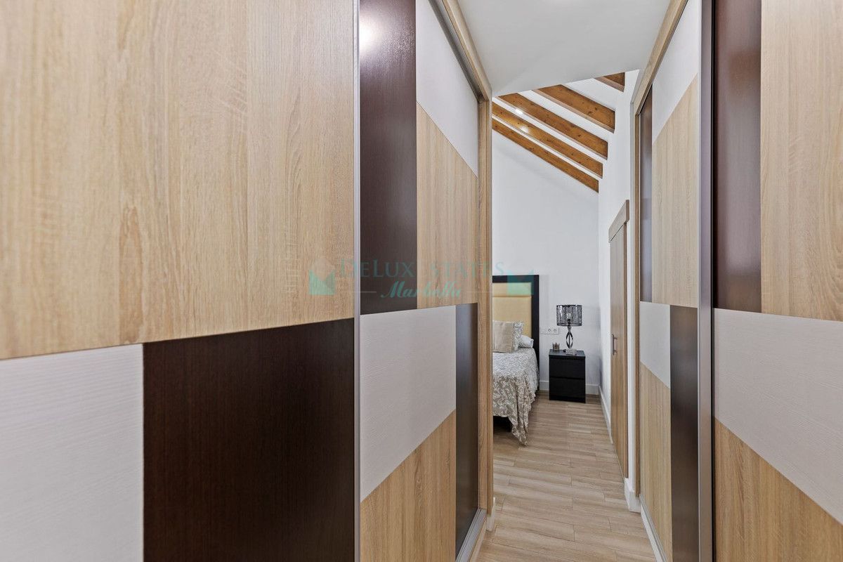 Villa for sale in Estepona