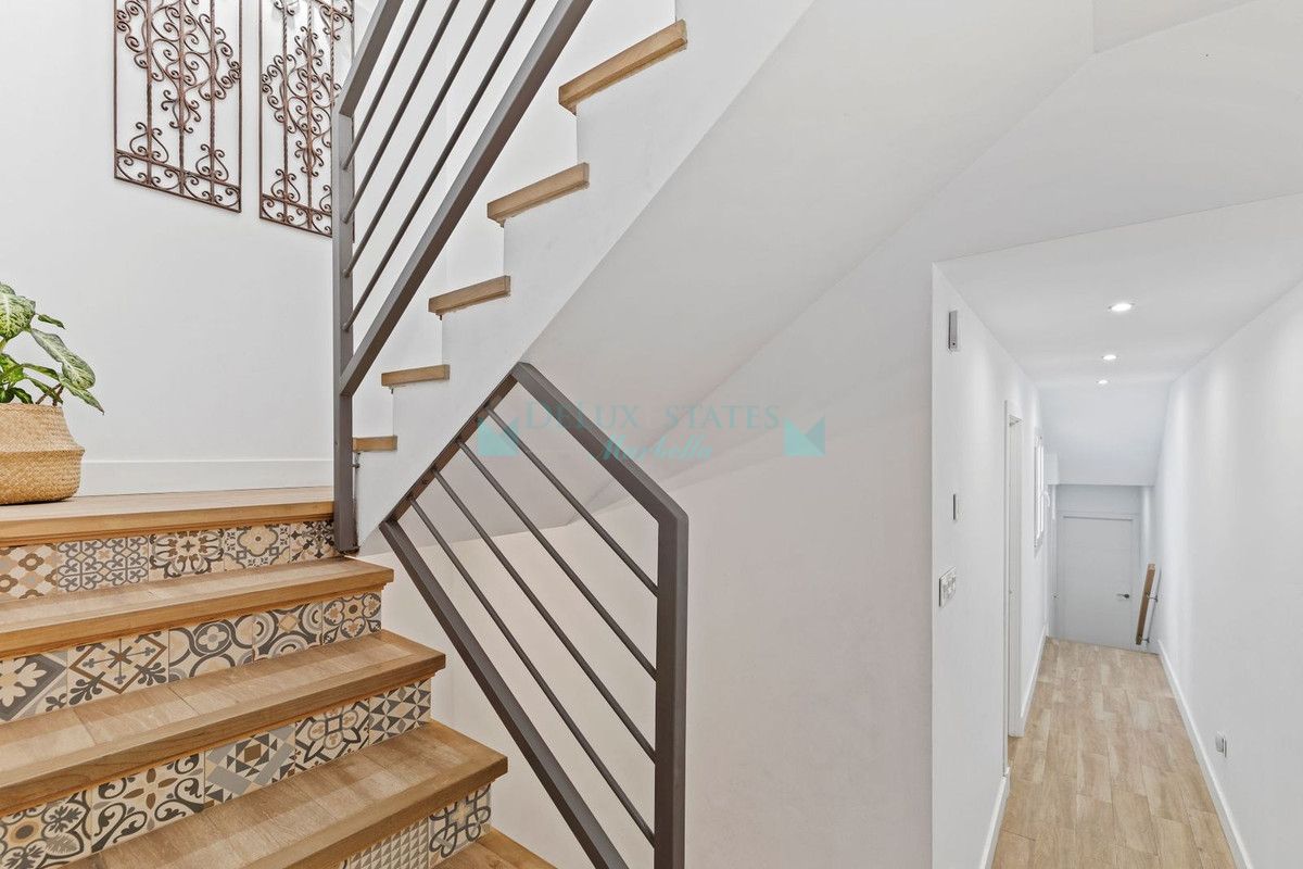 Villa for sale in Estepona