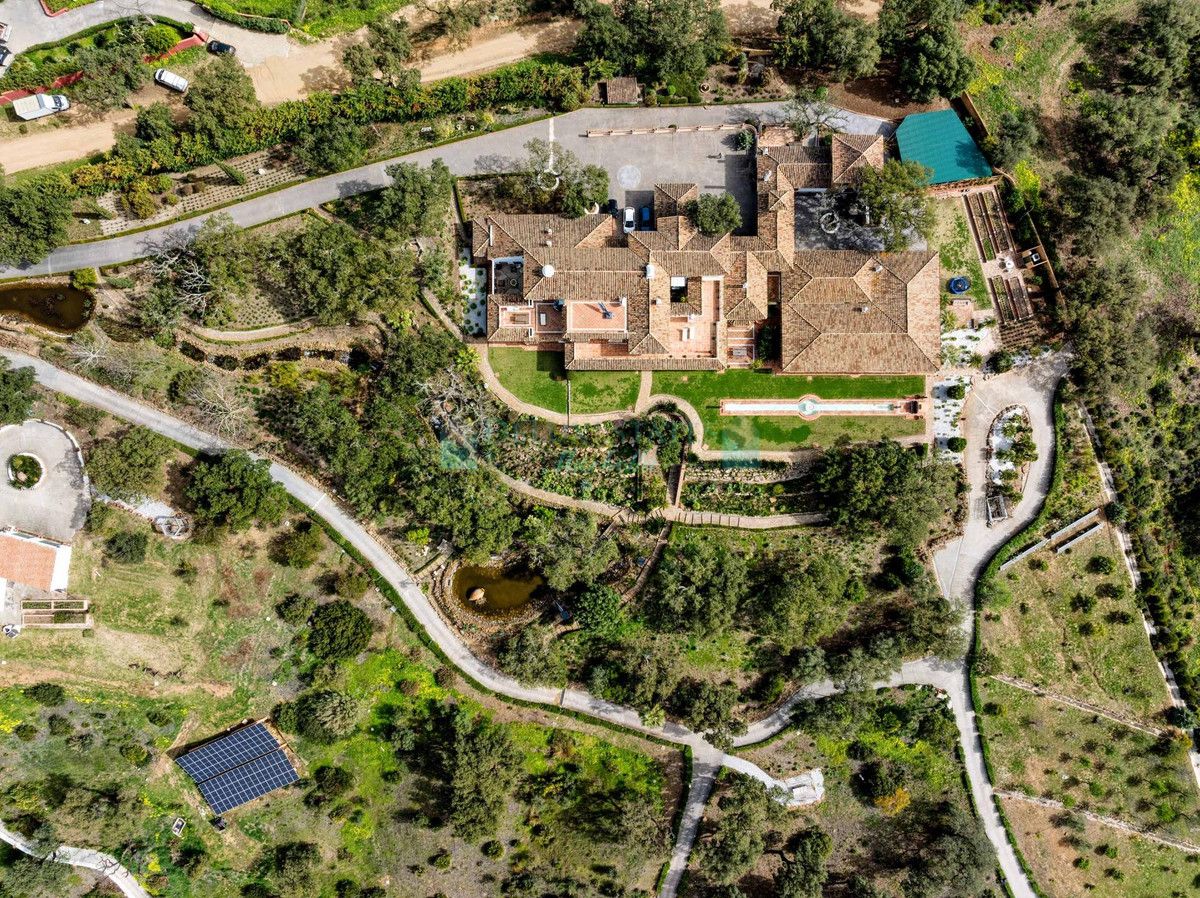 Villa en venta en La Mairena, Marbella Este