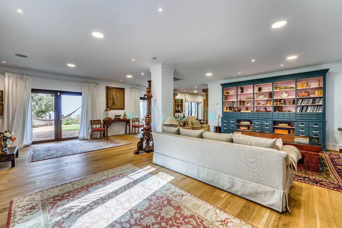 Villa en venta en La Mairena, Marbella Este