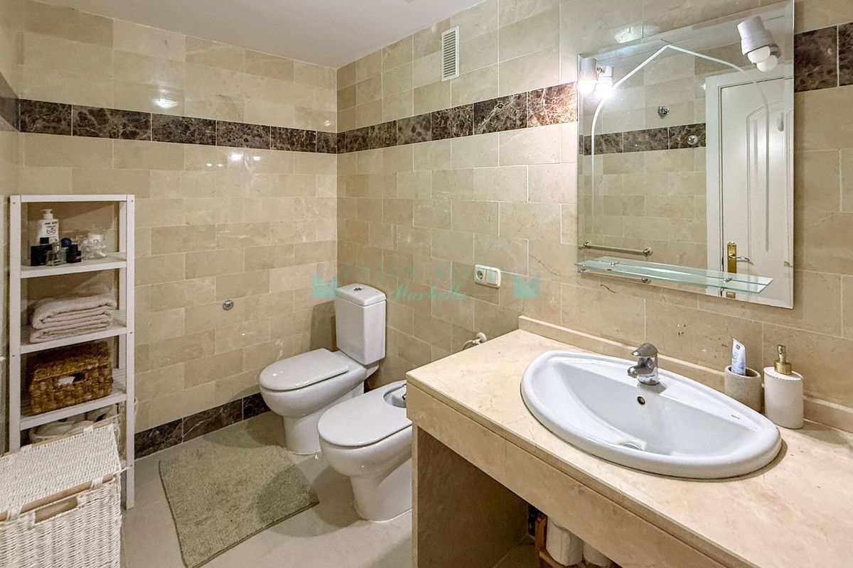 Penthouse for sale in El Paraiso, Estepona