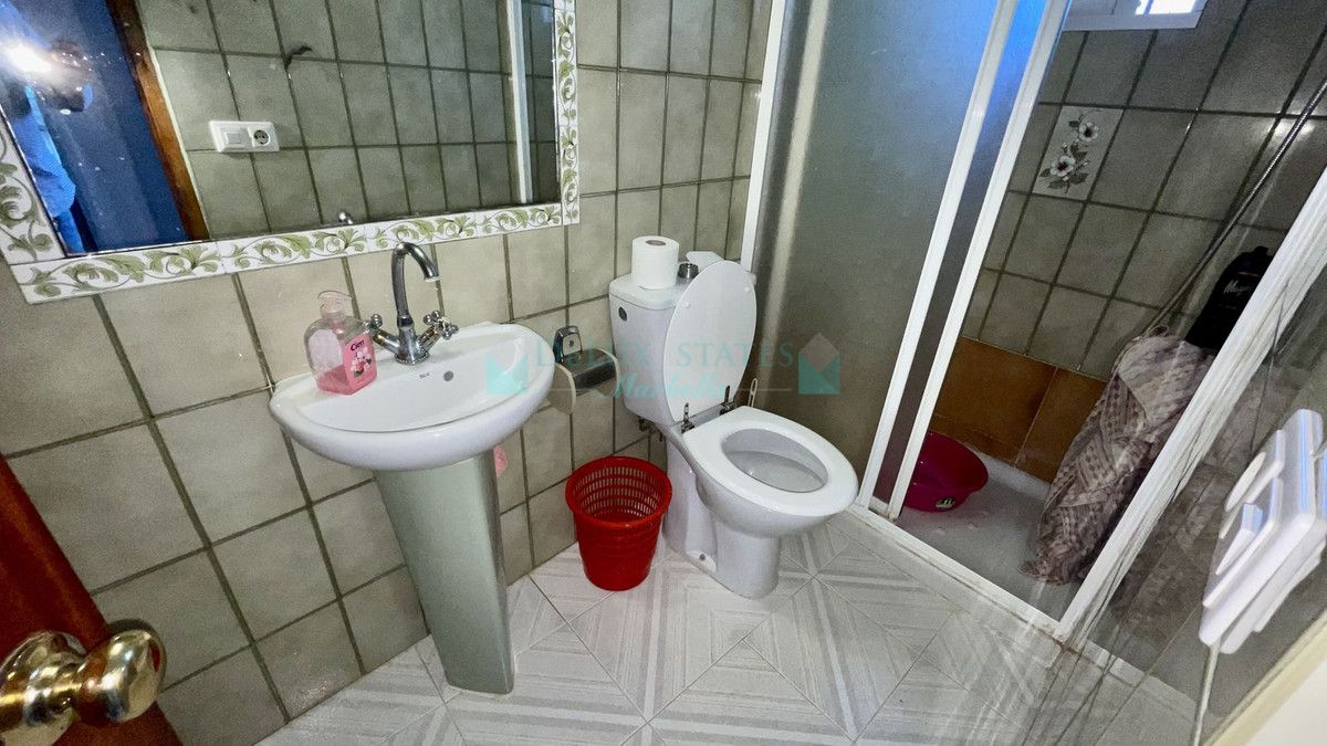 Finca for sale in Estepona