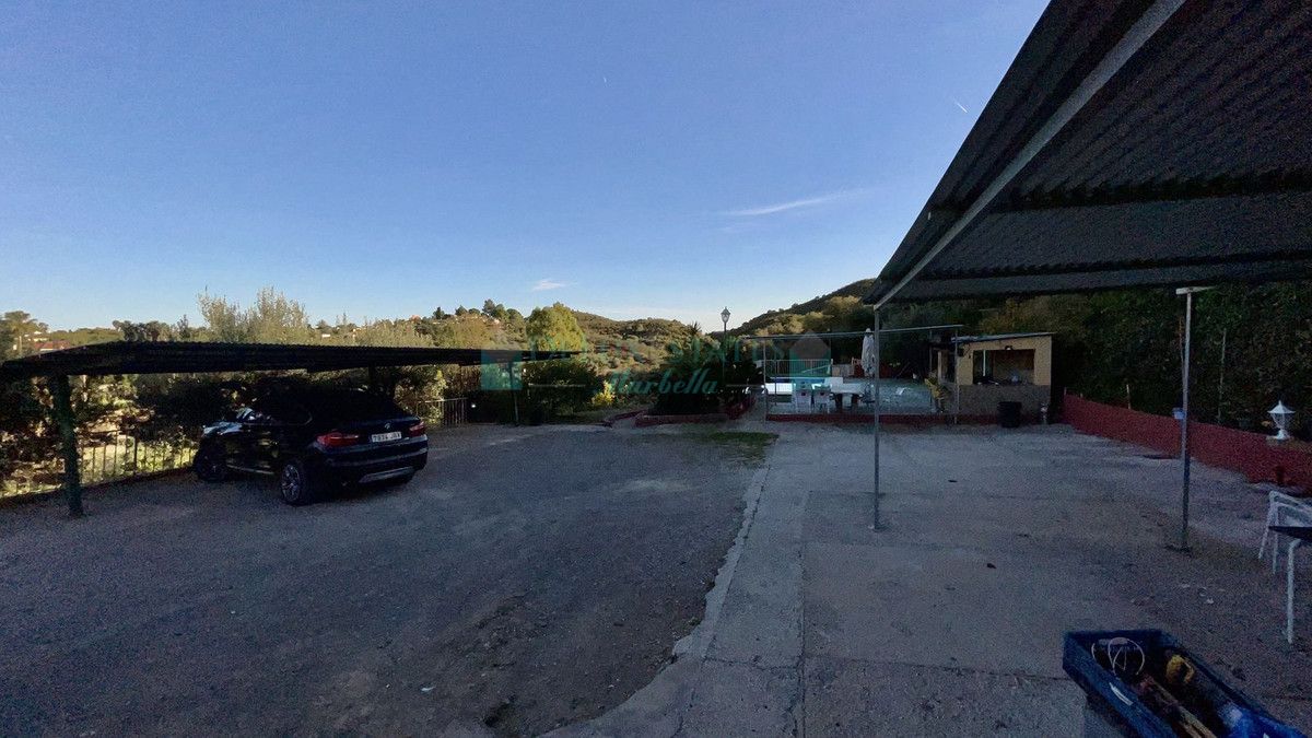 Finca for sale in Estepona