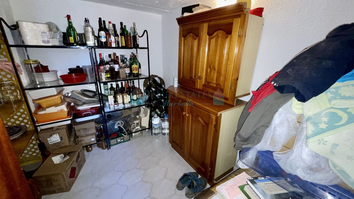 Finca for sale in Estepona