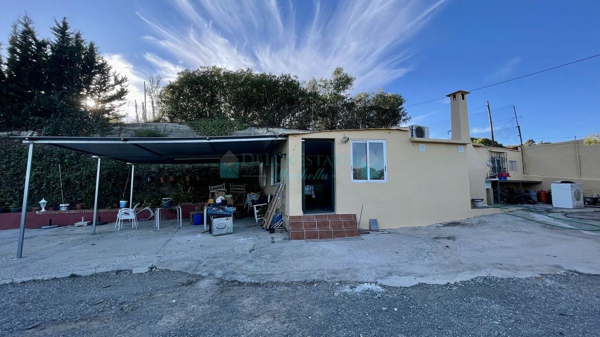 Finca for sale in Estepona