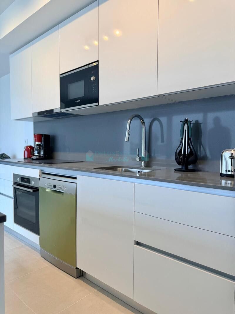 Apartamento en alquiler en Bel Air, Estepona