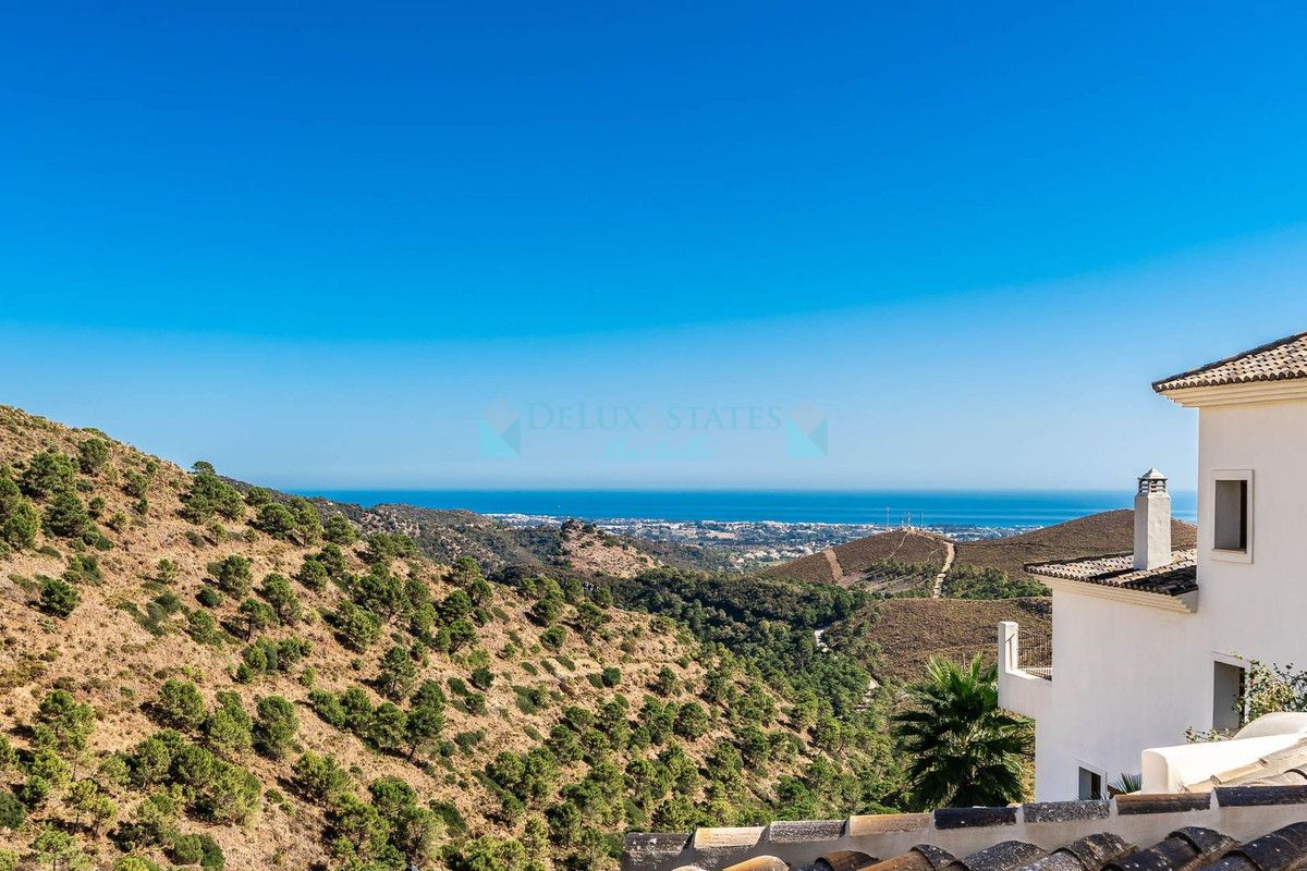 Villa for sale in Benahavis